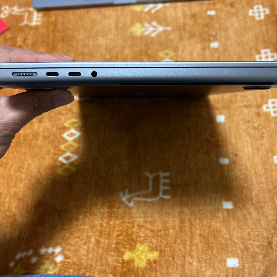 Vladislav Kubarev快速MacBook Pro 14㌅