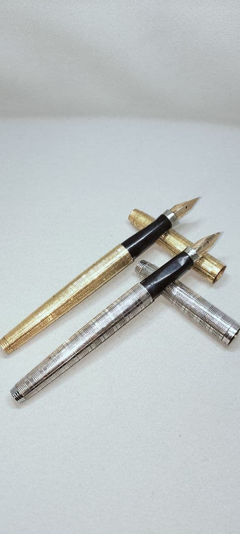 Parker　金色・銀色 ストライプ模様 万年筆