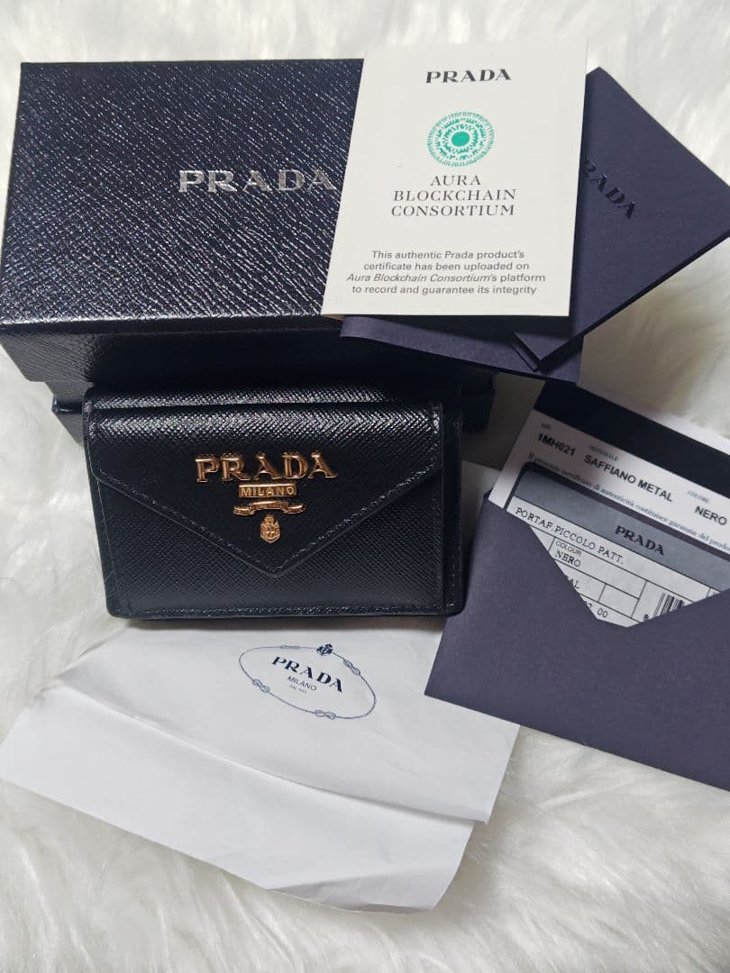 【PRADA 】ブラック 三つ折り財布