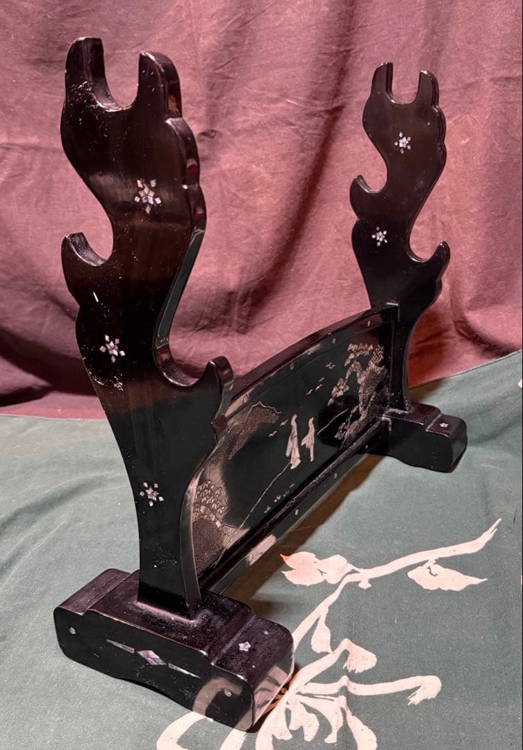 刀掛　木製黒漆塗　螺鈿　大小三本掛