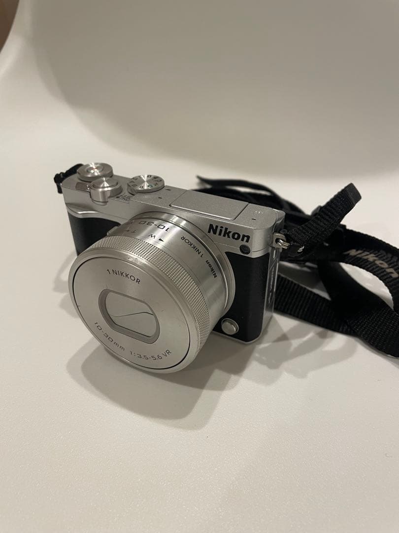 Nikon 1 J5 ミラーレスカメラ シルバー