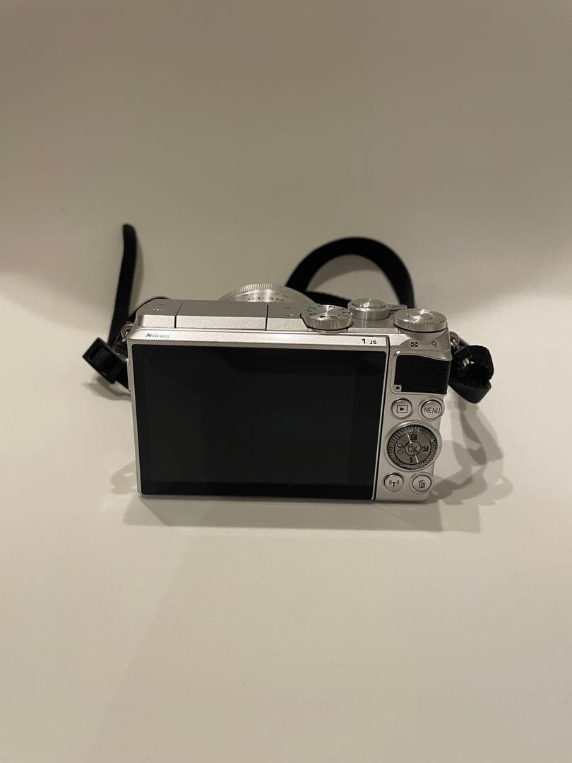 Nikon 1 J5 ミラーレスカメラ シルバー