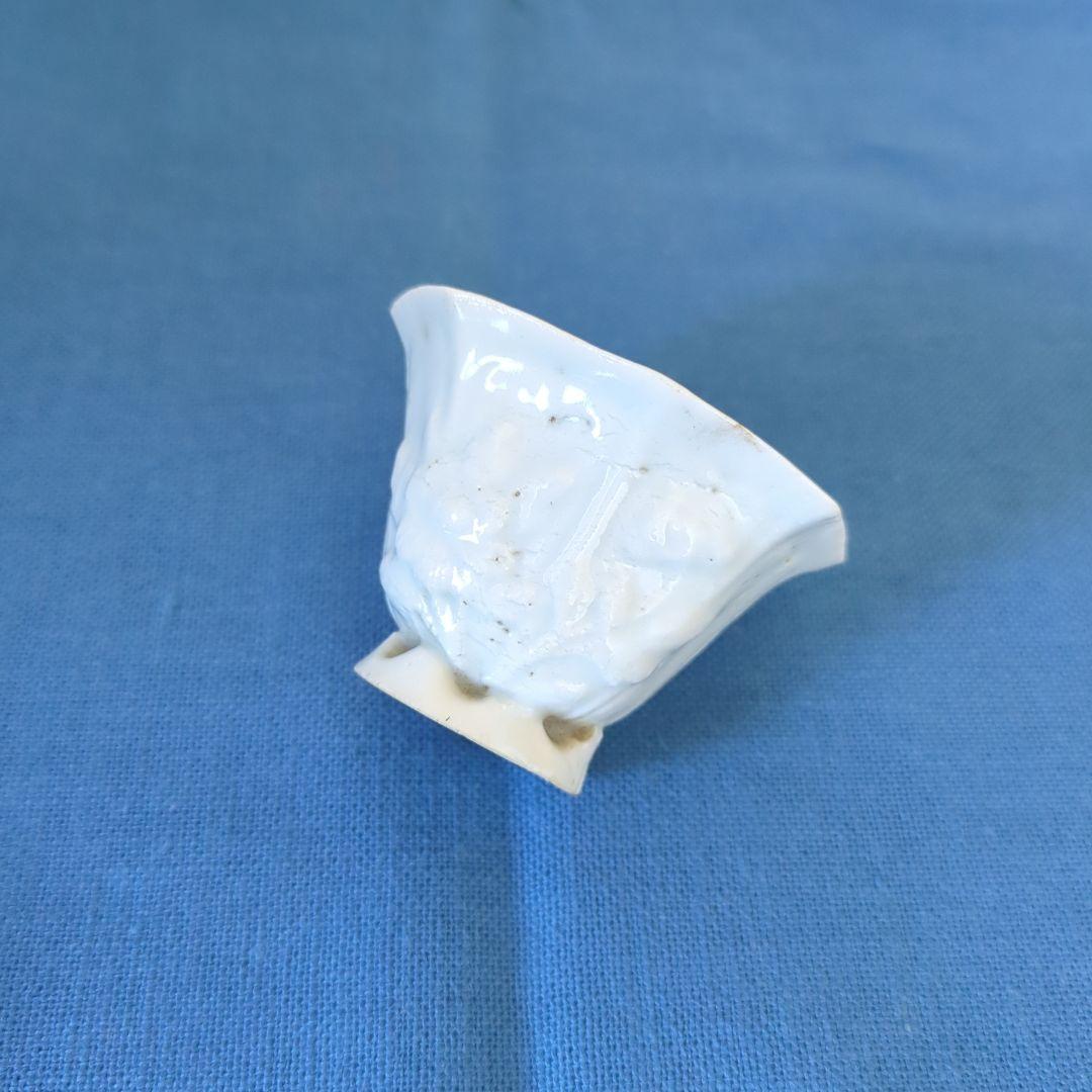 【骨董品】古い白磁のお猪口　酒器　ぐい呑み