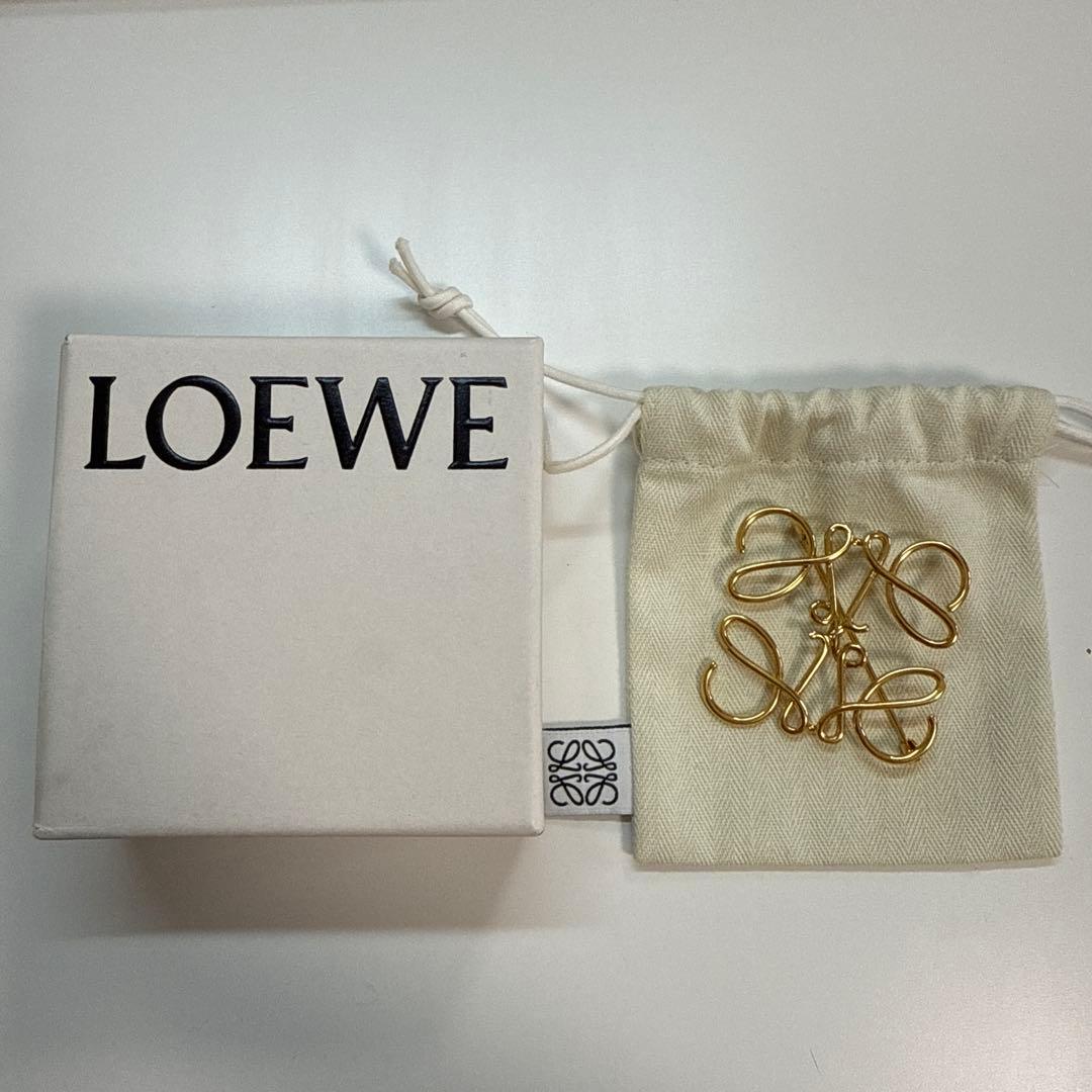 LOEWE アナグラムモチーフ ブローチ