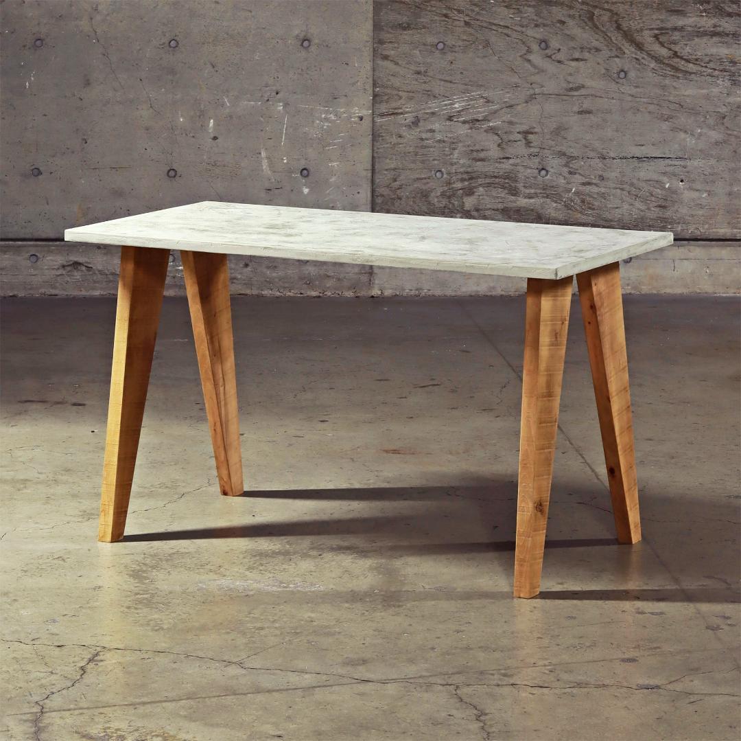 オーダー専用｜デスク｜ライトグレー｜パソコンデスク｜薄塗りモルタル｜三角脚