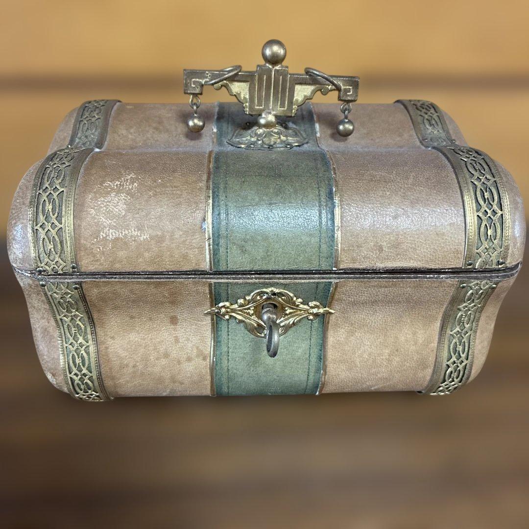 イギリス製　宝石箱　アンティーク　レザー収納　ボックス　鍵つき