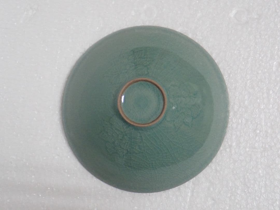 椀 青磁 唐草紋逆象嵌 韓国国宝レプリカ 湖厳博物館