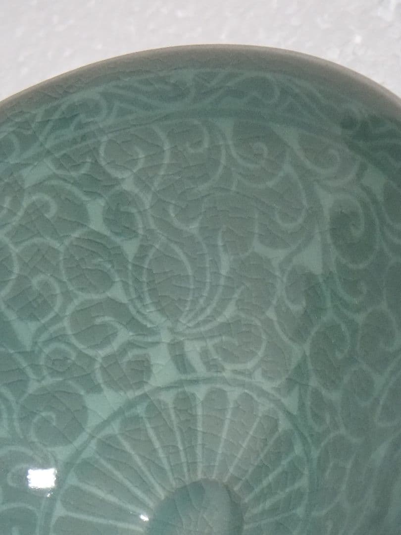 椀 青磁 唐草紋逆象嵌 韓国国宝レプリカ 湖厳博物館