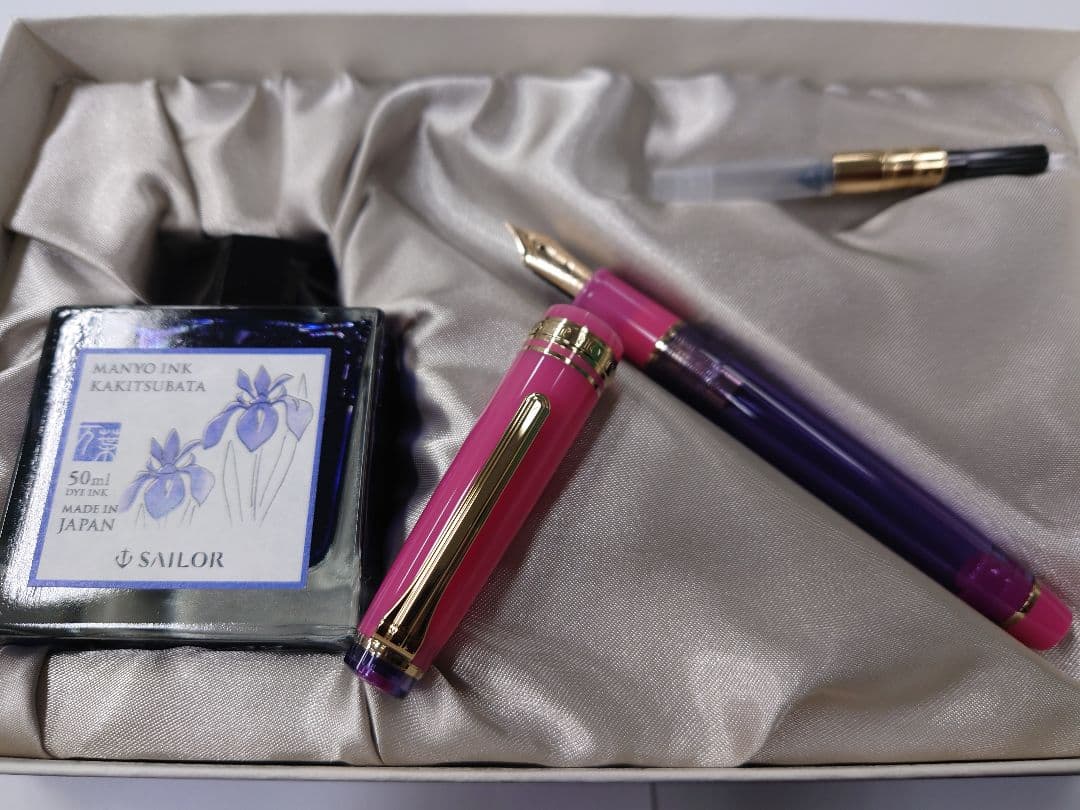 未使用　セーラー万年筆　海外モデル　万葉ペン 「Rabbit Ear Iris」