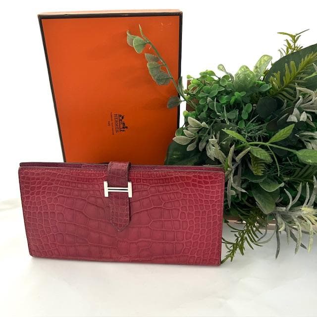 美品 エルメス HERMES ベアン アリゲーター ピンク 二つ折り長財布