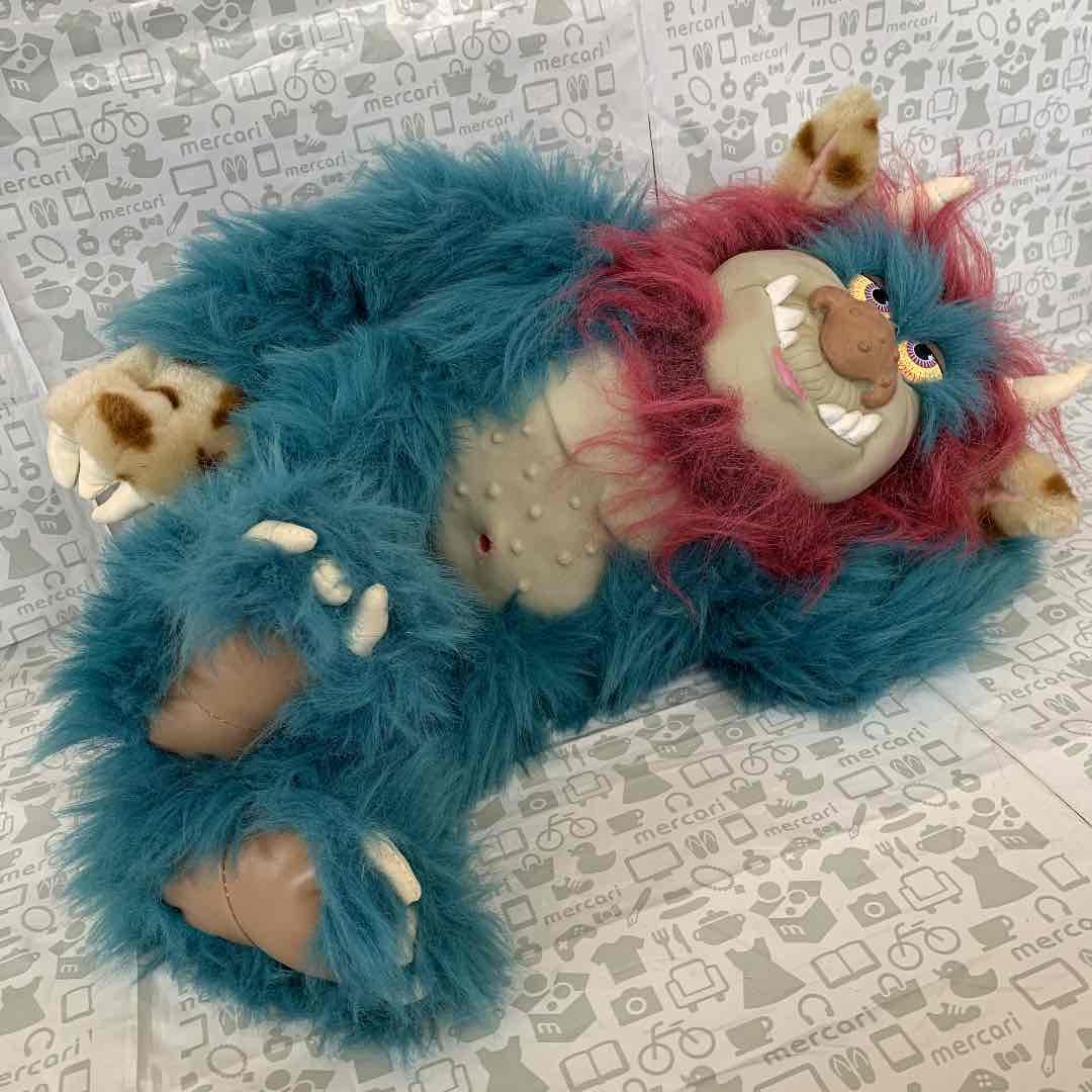 ✅　美品　モンスター　ぬいぐるみ　とてもレア