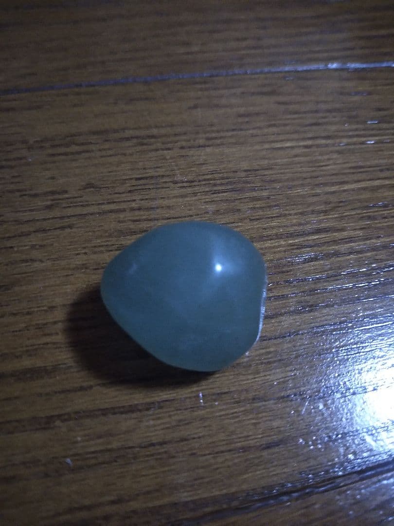 【ガラス質】 糸魚川翡翠 【透過性抜群】