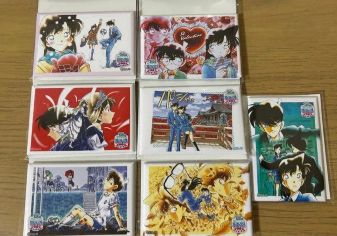 名探偵コナン コナンカフェ 30周年 スクエア缶バッジ 工藤新一 毛利蘭