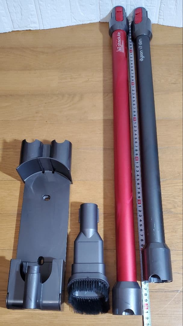 ダイソン SV11　 掃除機本体・レッドパイプ含2本・ノズル付、壁掛け　掃除機