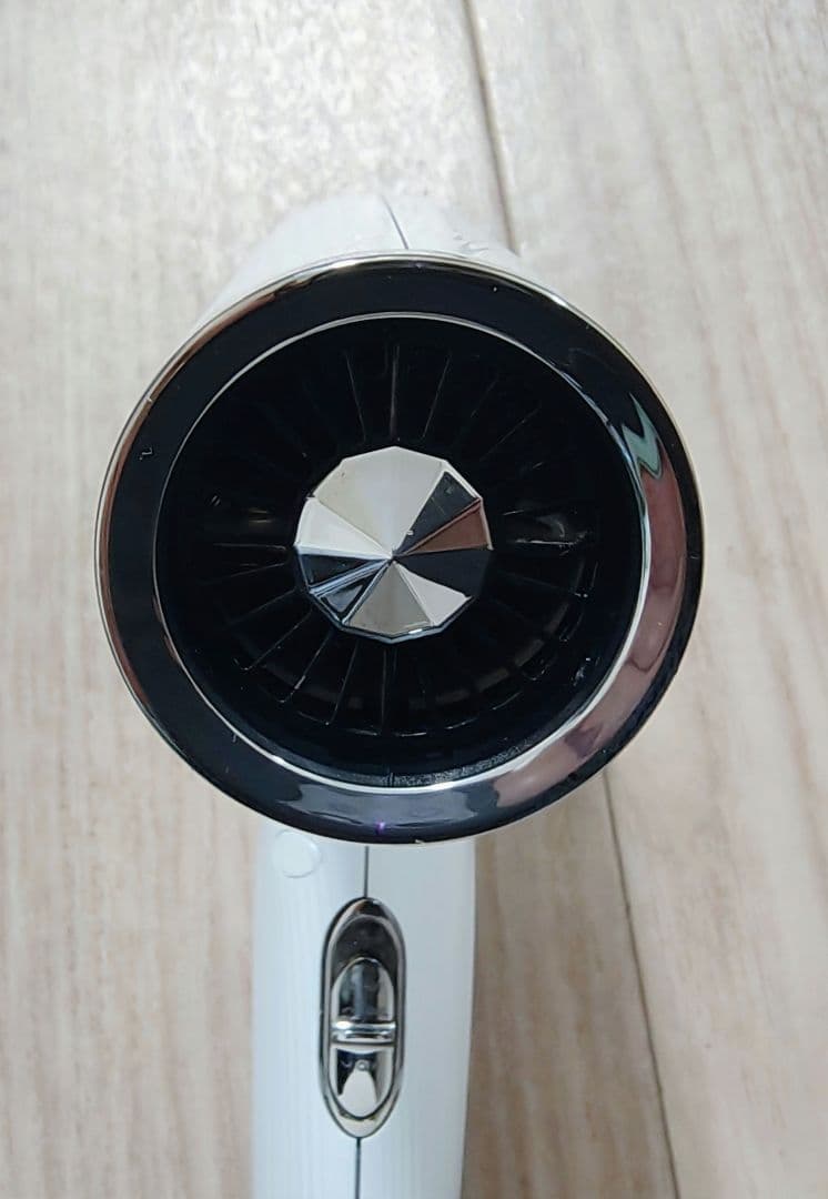 1週間限定 特別価格！ リファ ドライヤー ホワイト 2024年製 AB11