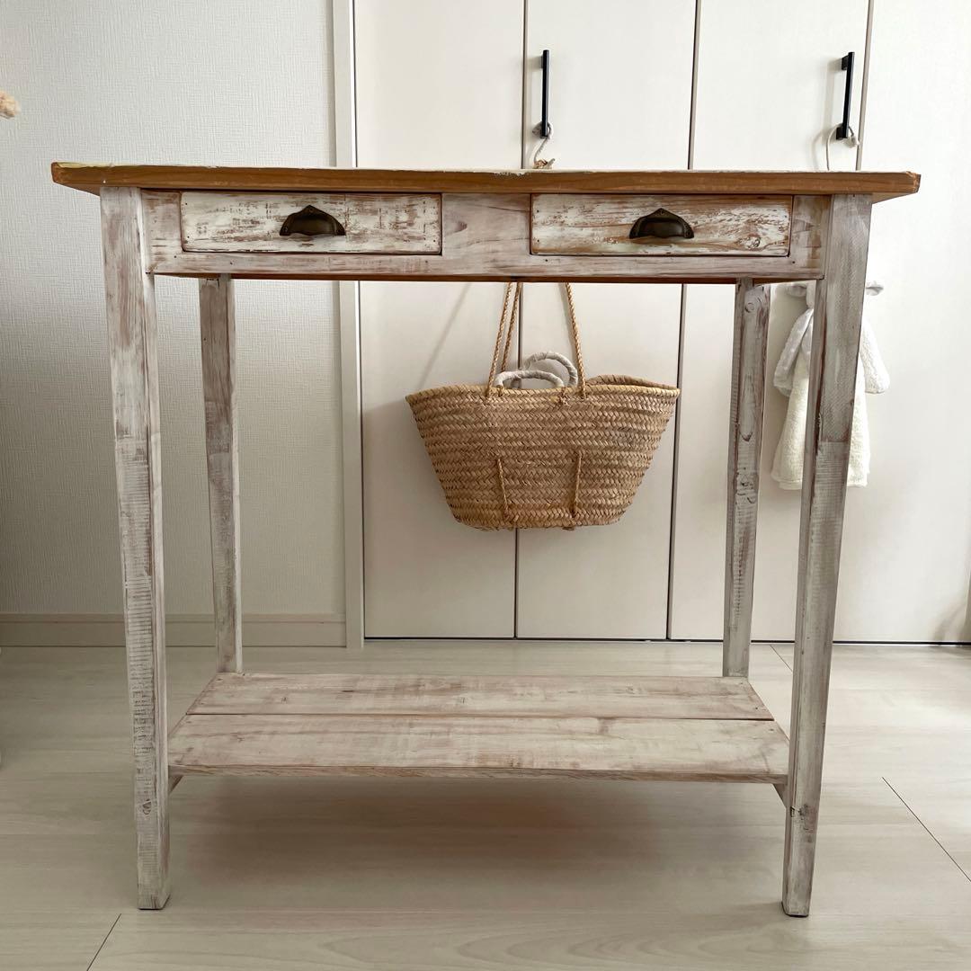 CAOLI LAになります シャビーな棚　机