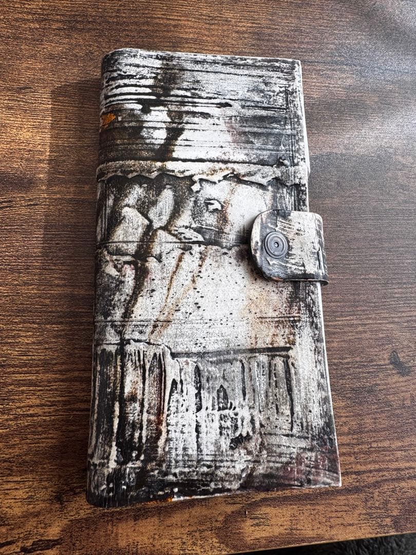 カガリユウスケ手帳型ケースiPhone15pro