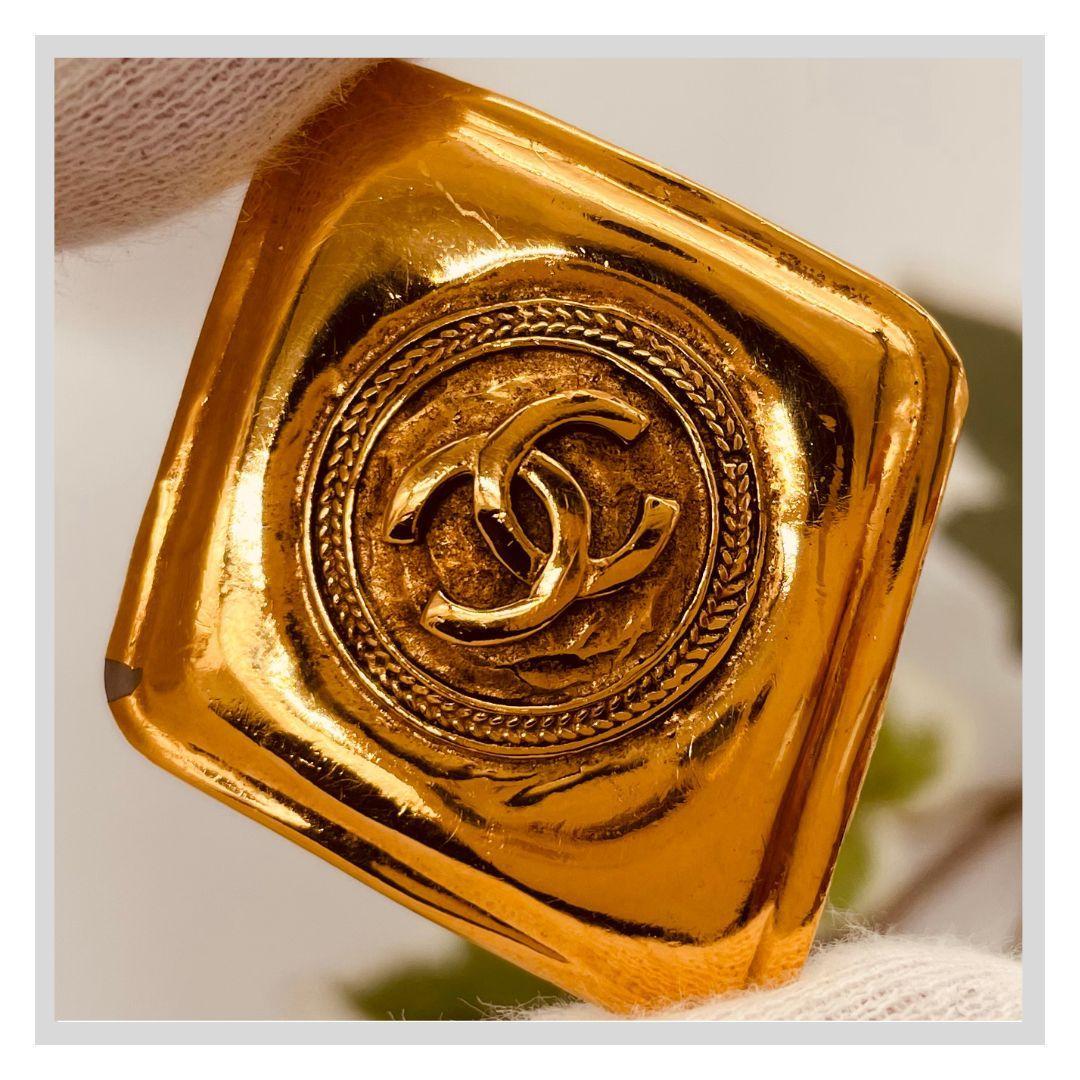 CHANEL シャネル ダイヤ型 ブローチ ゴールド メタル　マメあり