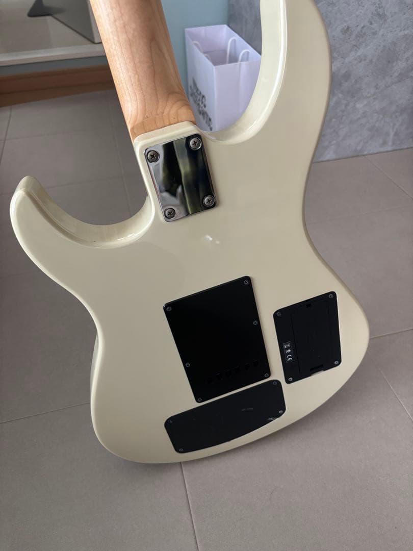 Variax Standard エレキギター ホワイト