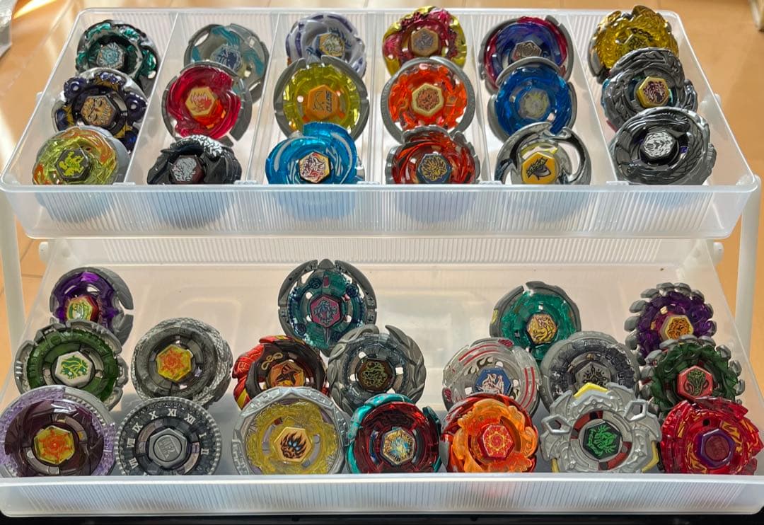 メタルファイトベイブレード36個まとめ売り(ランチャー、パーツ、シール付き)