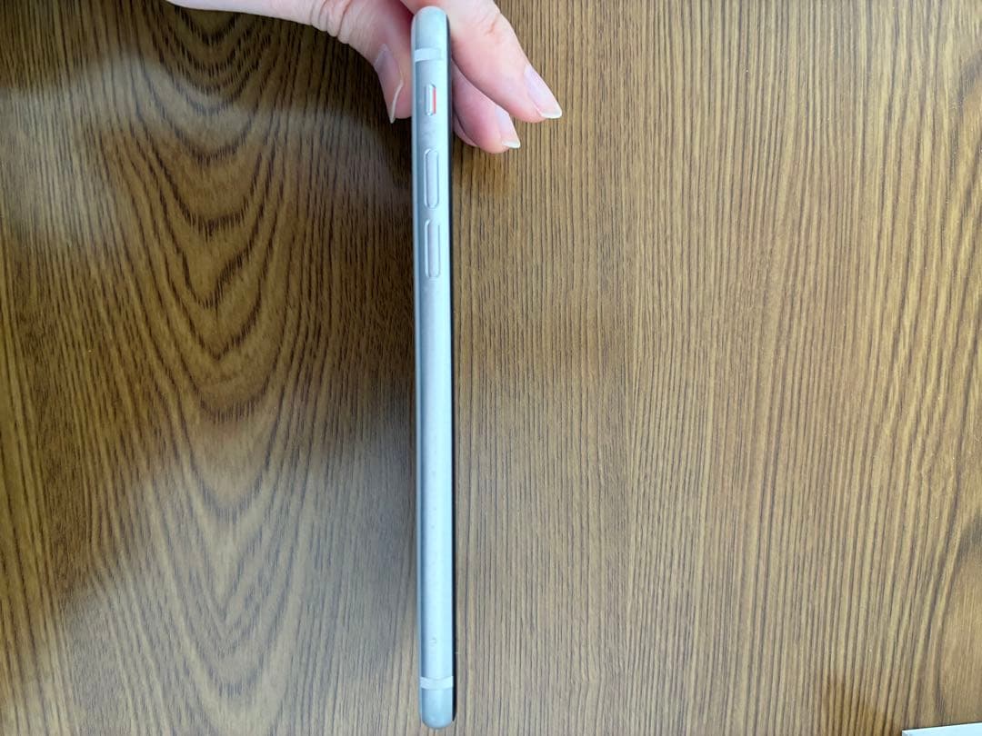 iPhone SE 第2世代 64GB ホワイト 残量77%