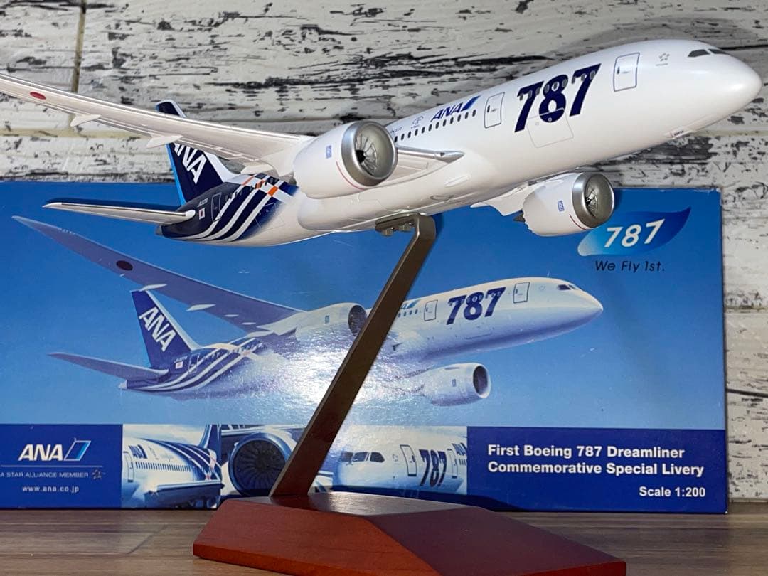 [非売品]ANA B787-8 鯖塗装 1/200 We fly 1st木製台座