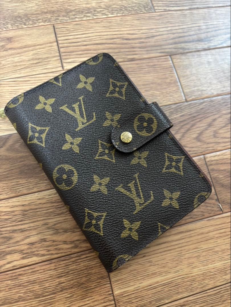新品同様　Louis Vuitton 二つ折り財布 モノグラム