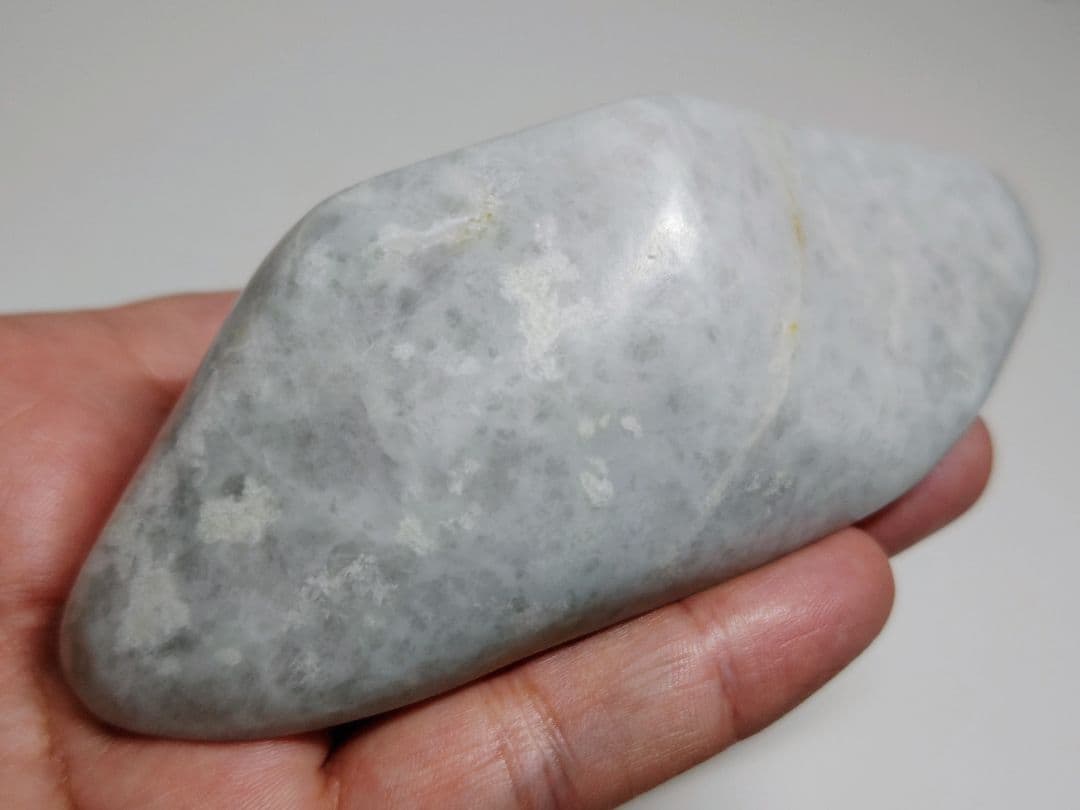 白灰 371g 翡翠 ヒスイ 原石 鑑賞石 自然石 誕生石 鉱物 鉱石 水石