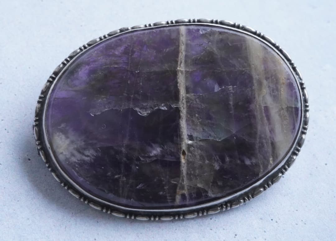 蛍石／フローライトのアンティークブローチ（イギリス）