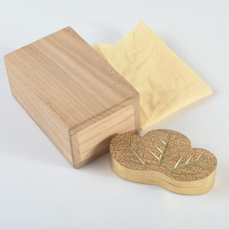 茶道具　雅象作　古竹内黒柿金塗　松竹香合　共箱　V　9490