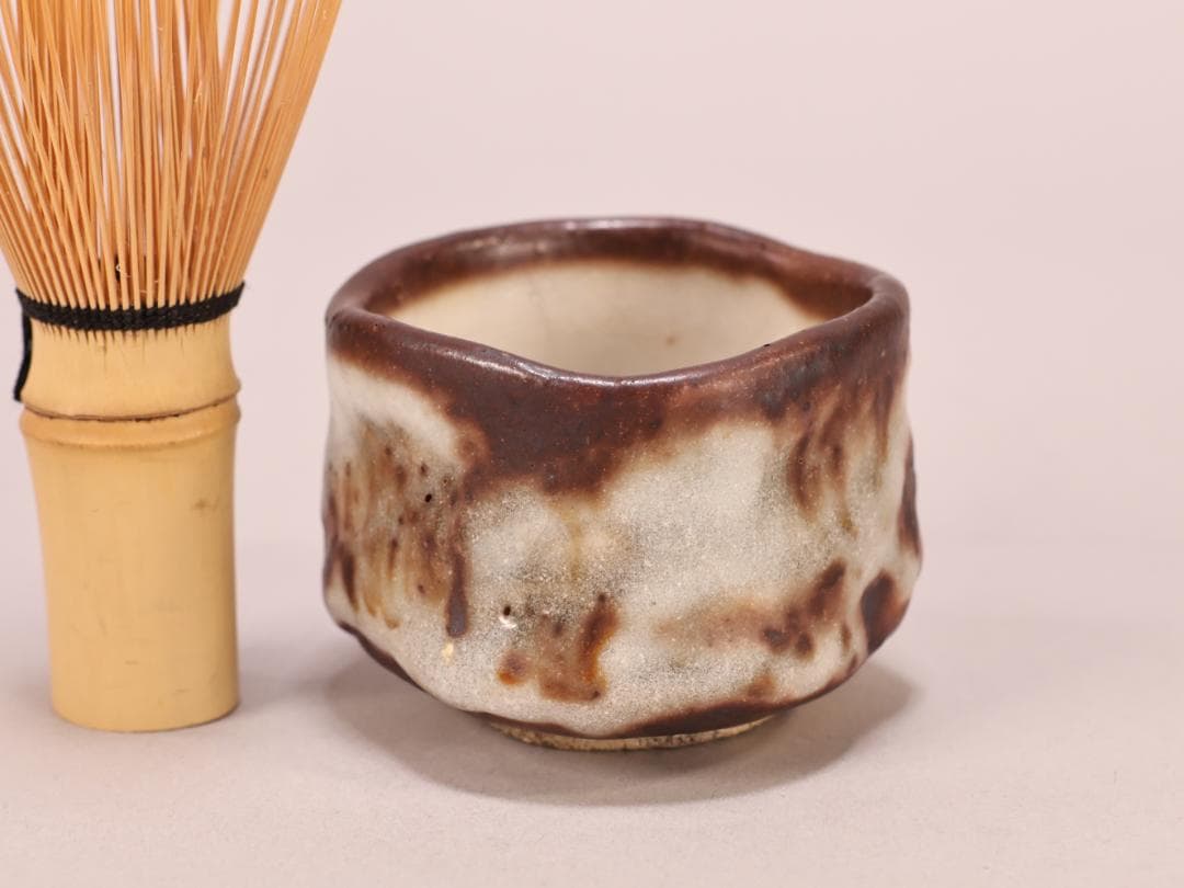 BK402　本物保証　小林武春　鼠志野　ぐい　共箱　共布　栞　酒器