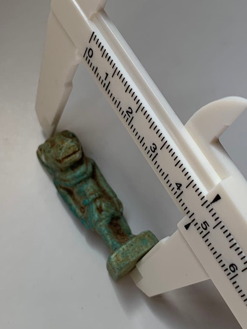 古代エジプト　副葬品　ファイアンス　ガンダーラ　ウシャブティ　出土　スカラベ印章