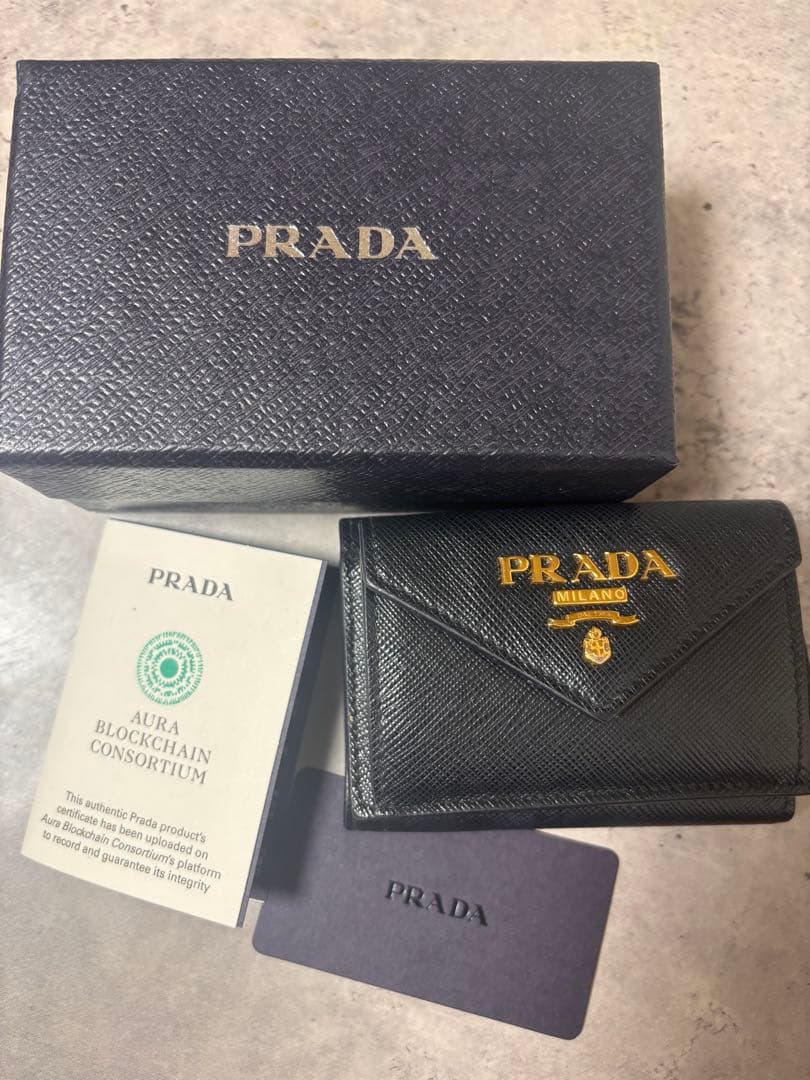 PRADA ブラックレザー 三つ折り財布