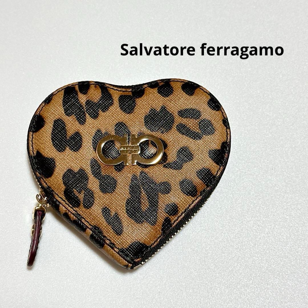フェラガモ ハート型 レオパード柄 ケース ガンチーニ