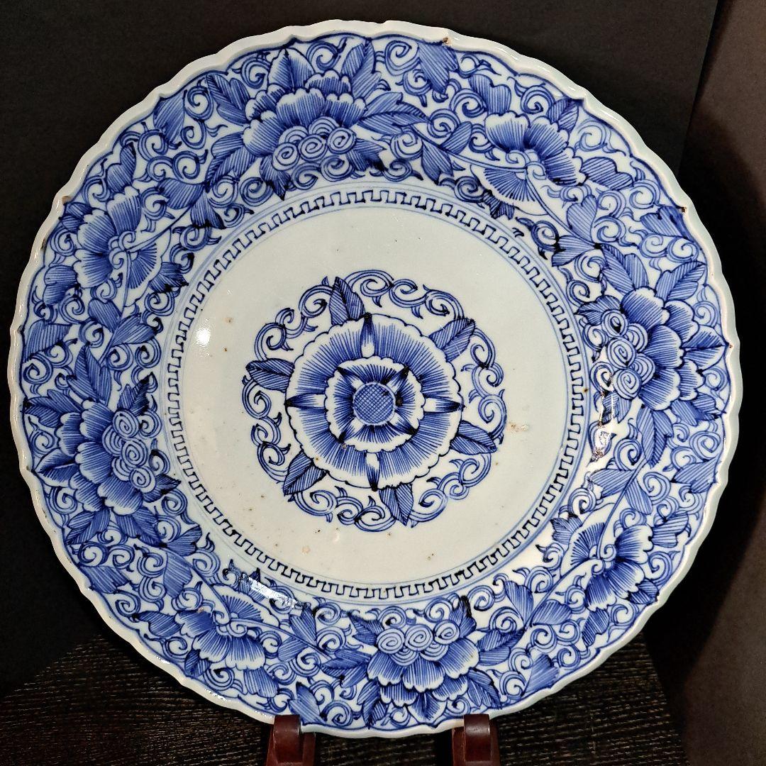 お値下げ中　　江戸中期　輪花線描　唐草牡丹図　染付青磁　完品皿