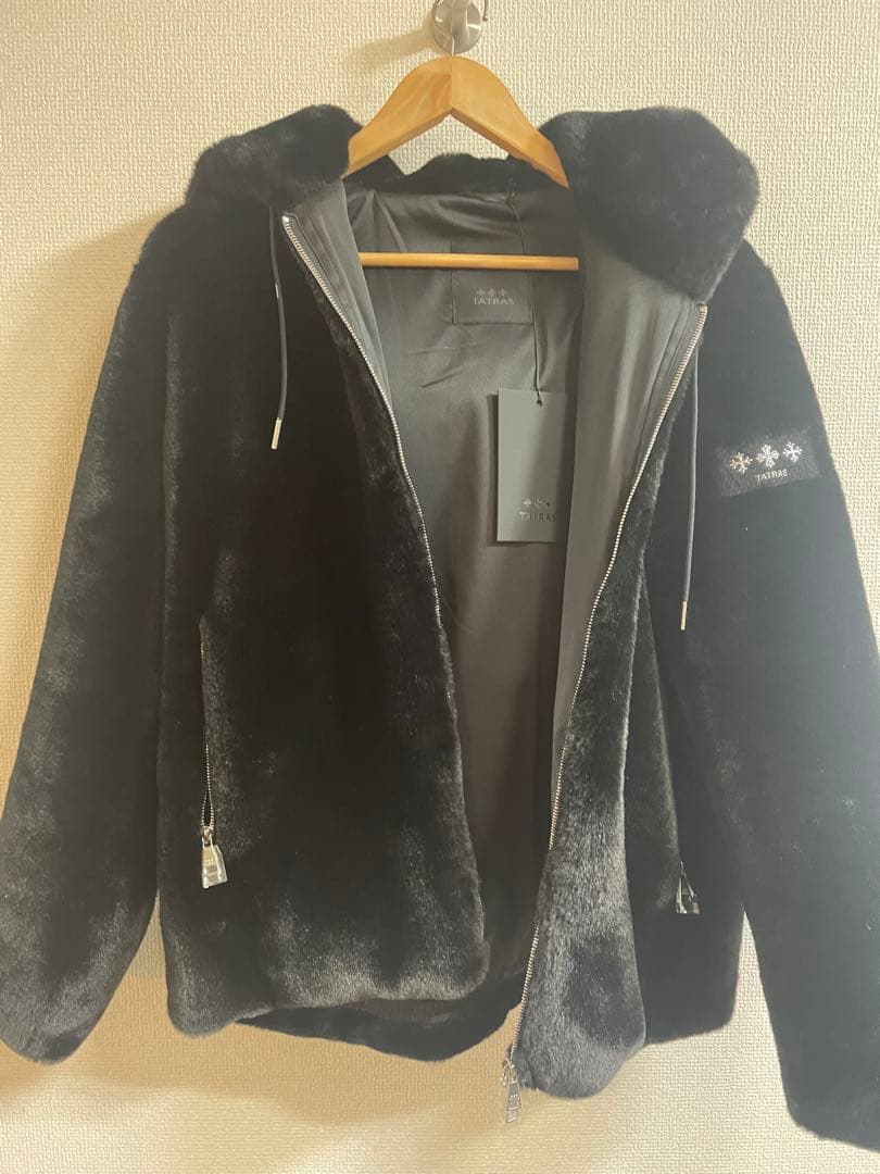 新品未使用TATRAS BOMOSフード付き