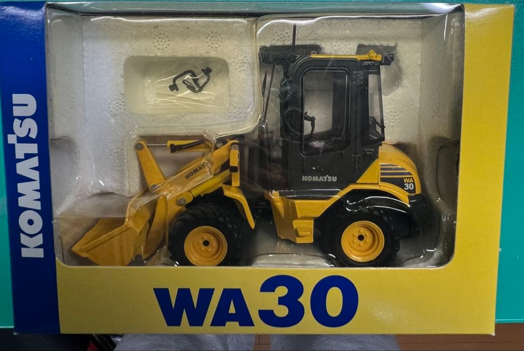 希少 Komatsu WA30 ホイールローダー