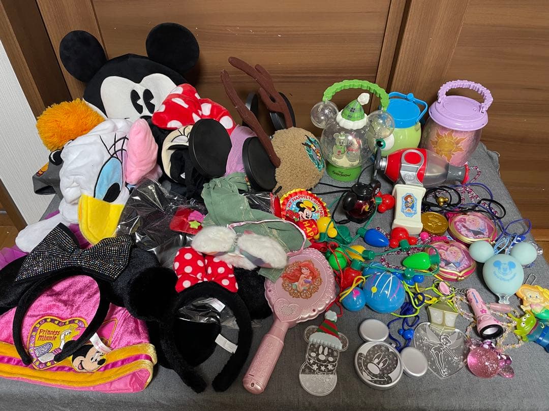 ディズニーおまとめ売り（光るおもちゃ、カチューシャ、帽子など）