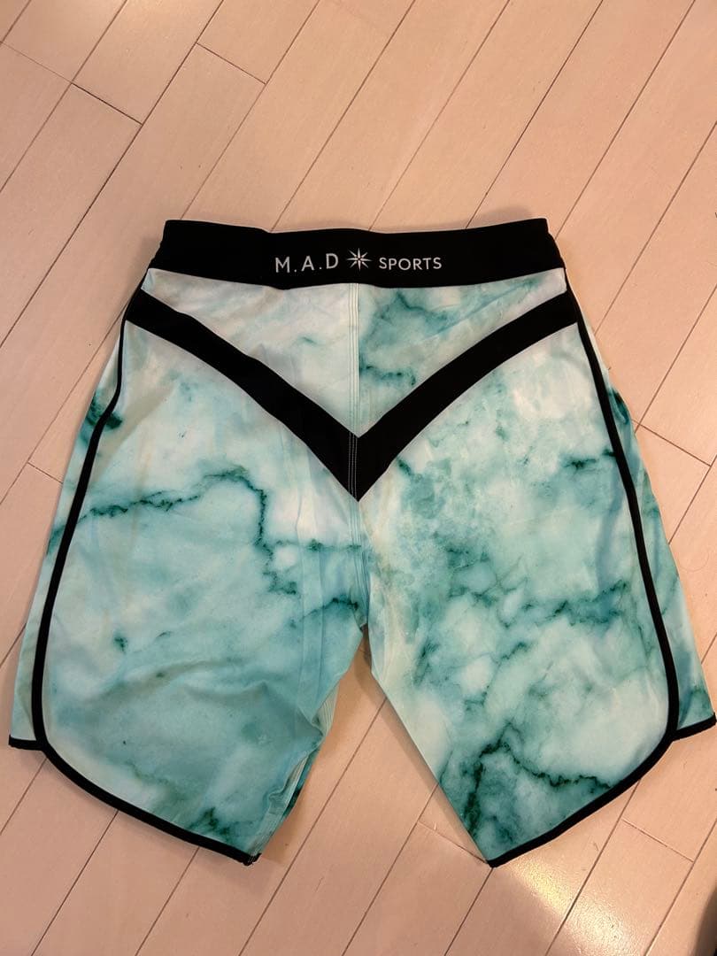 M.A.D SPORTS サーフパンツ32インチ　フィジーク