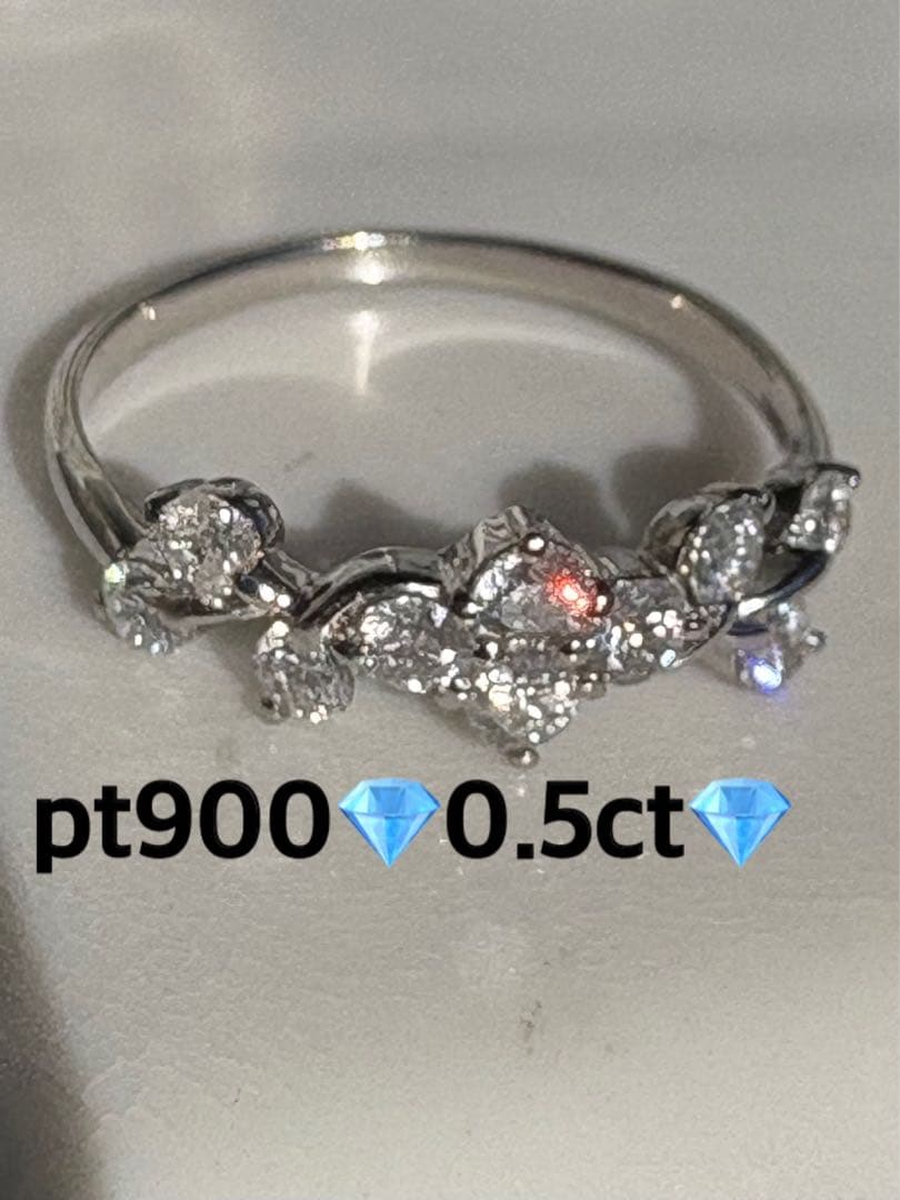 プラチナ900✨無色透明ダイヤ0.5ctVSランク✨フラワーラインリング❣️