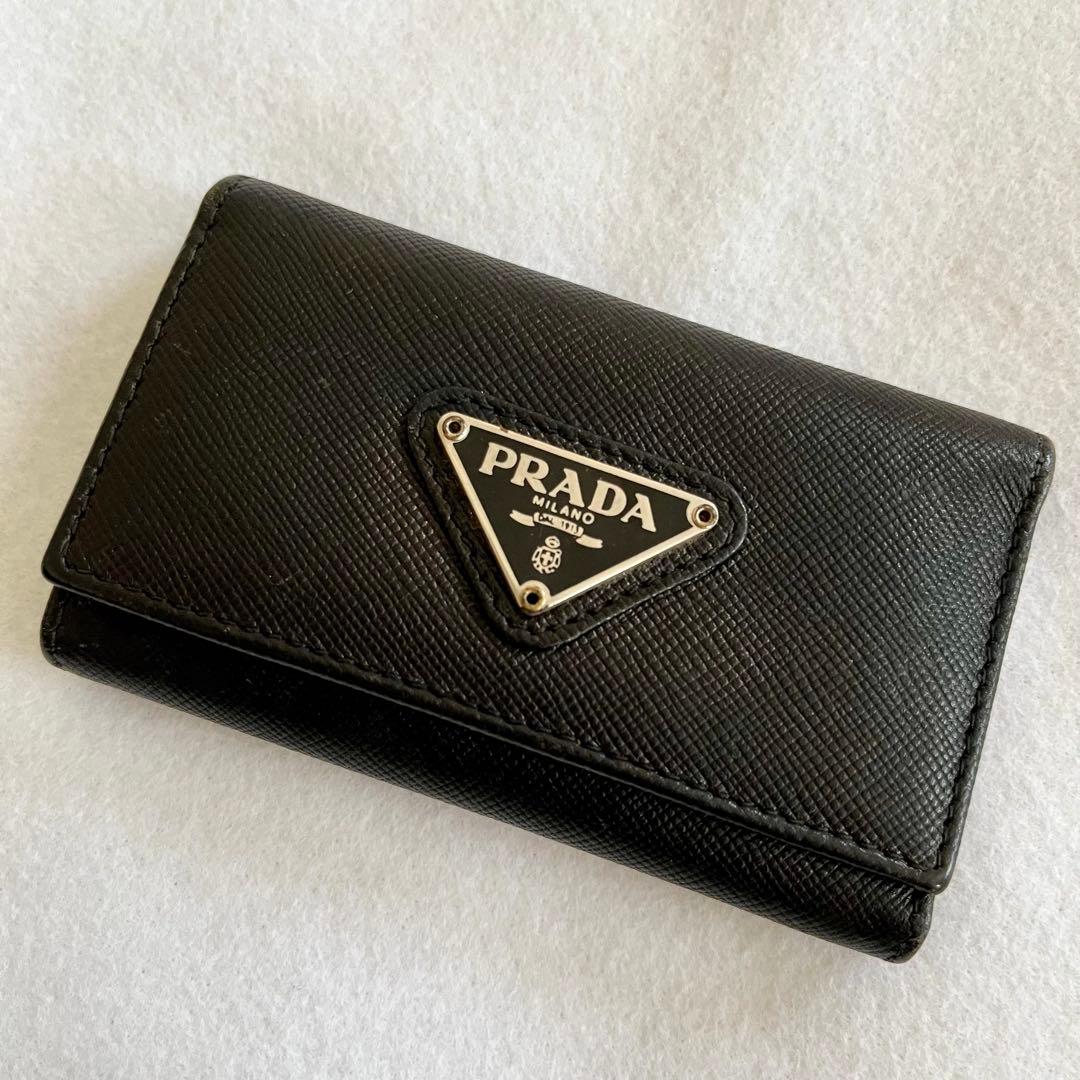 美品 プラダ PRADA 黒 レザー キーケース ブラック