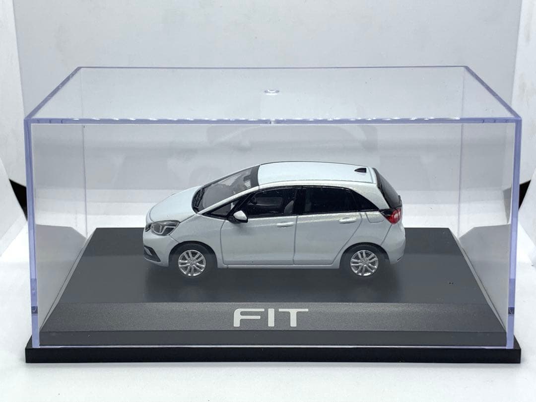 ホンダ　フィット　GR型　サンライトホワイトパール　カラーサンプル　1/43