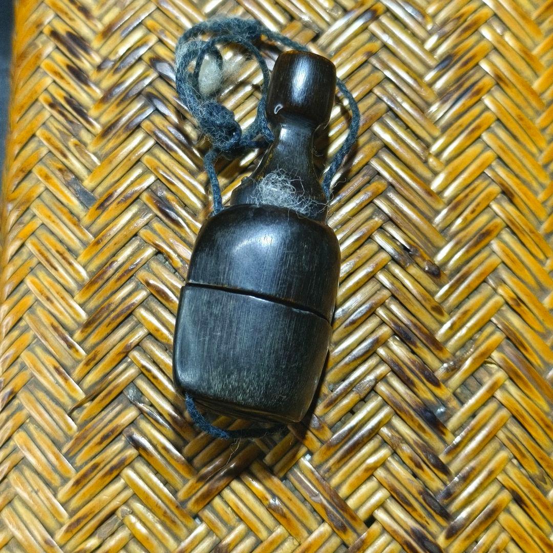 江戸骨董 根付 水牛角細工 印鑑と朱肉入れ 古美術 旧家蔵出し 蒐集家放出 珍品