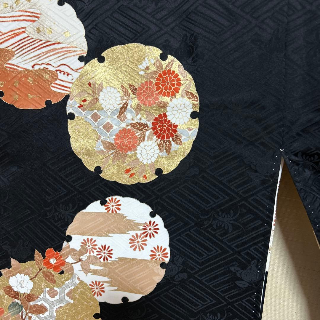 ♡大人おしゃれ！黒地に雪輪模様のお振袖♡