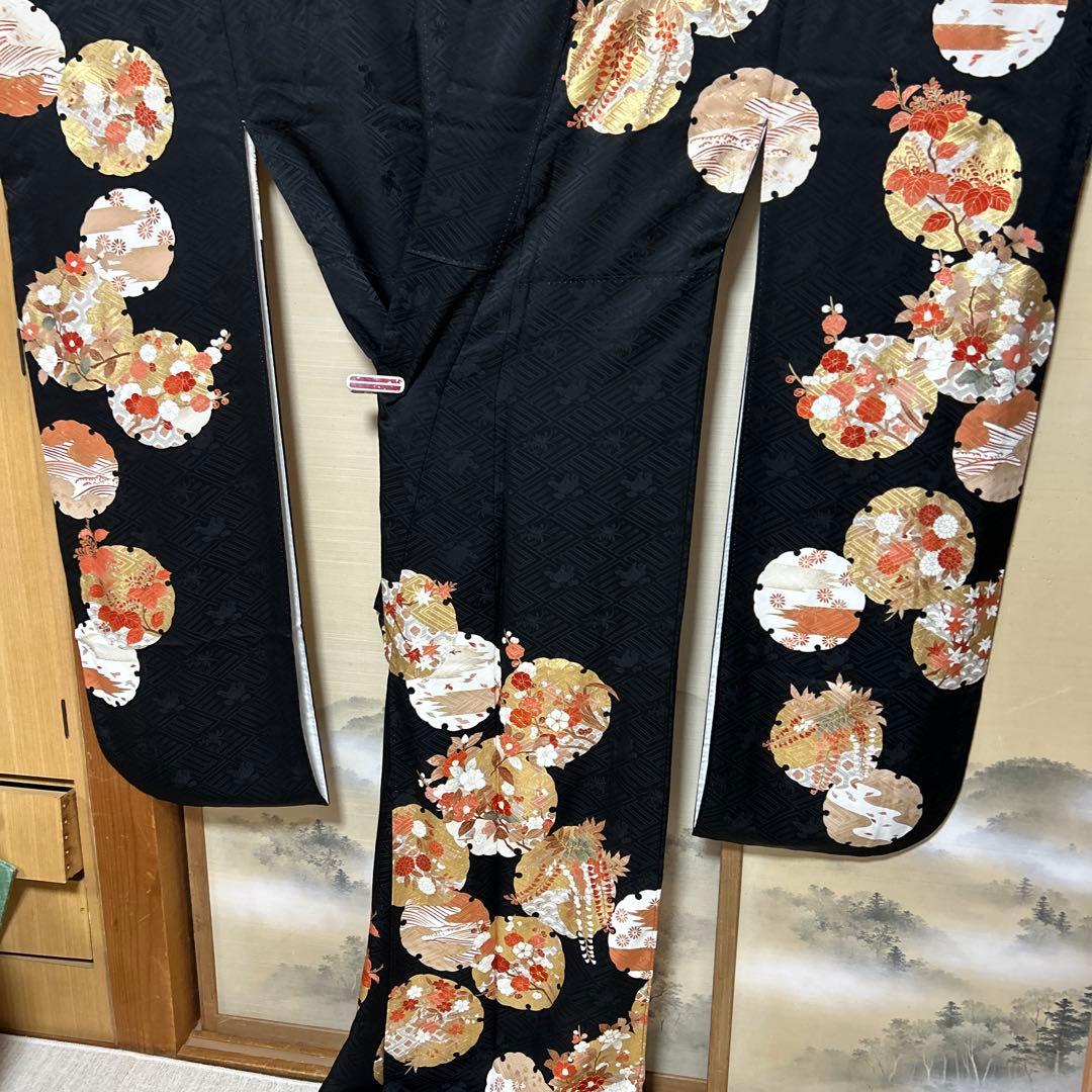 ♡大人おしゃれ！黒地に雪輪模様のお振袖♡