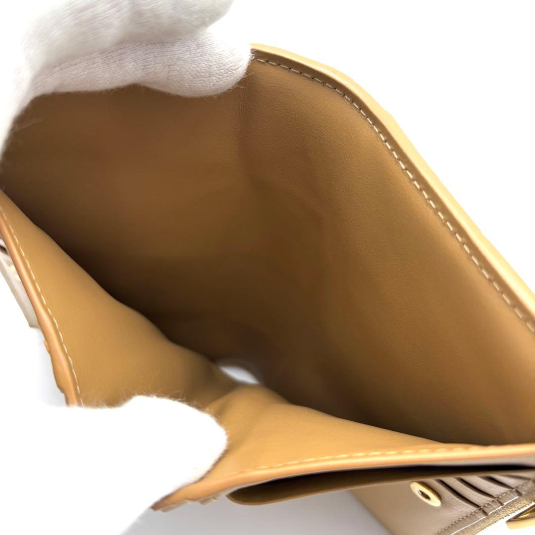 未使用級・日本限定色 ボッテガヴェネタ 二つ折り財布 カセット マキシイントレ