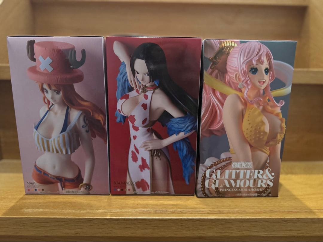 新品未開封　ワンピース ナミ & ボア・ハンコック & しらほし　フィギュア