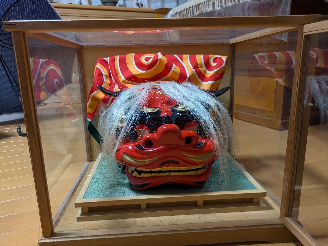 伝統的な獅子舞の置物 ケース付き