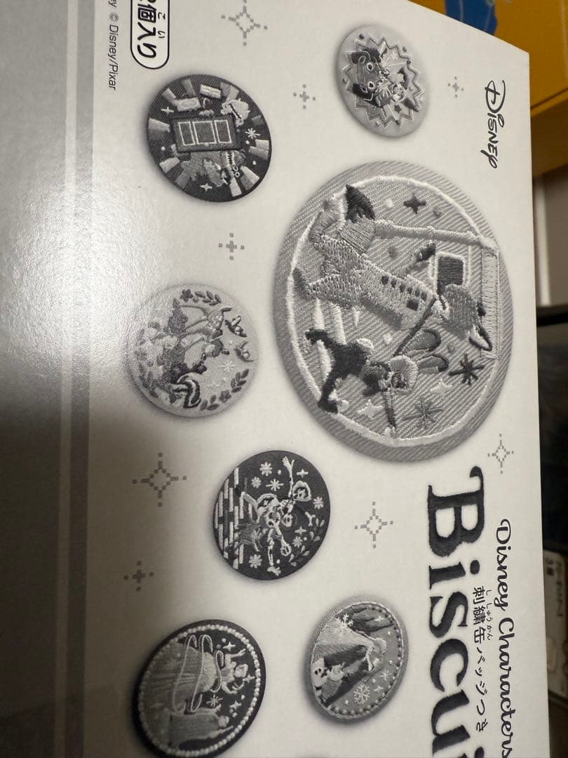 ディズニーキャラクターズ刺繍缶バッジビスケット２新品未開封　1BOX