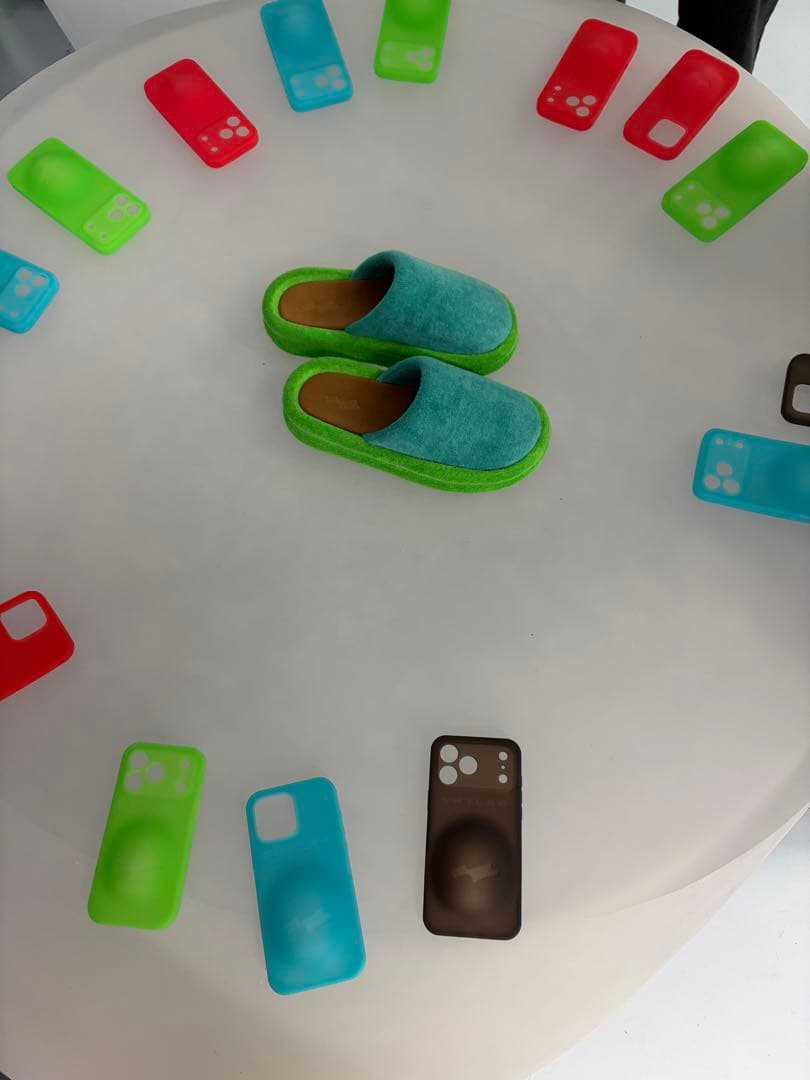 【激レア完売品】SKYLRK iPhone16 Pro Case スーパーブルー